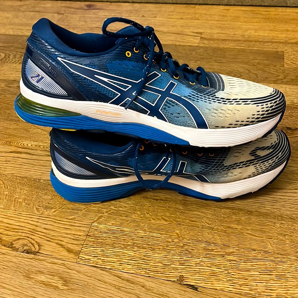 Mens ASICS Gel Nimbus 21 size 11.5, used but wearable